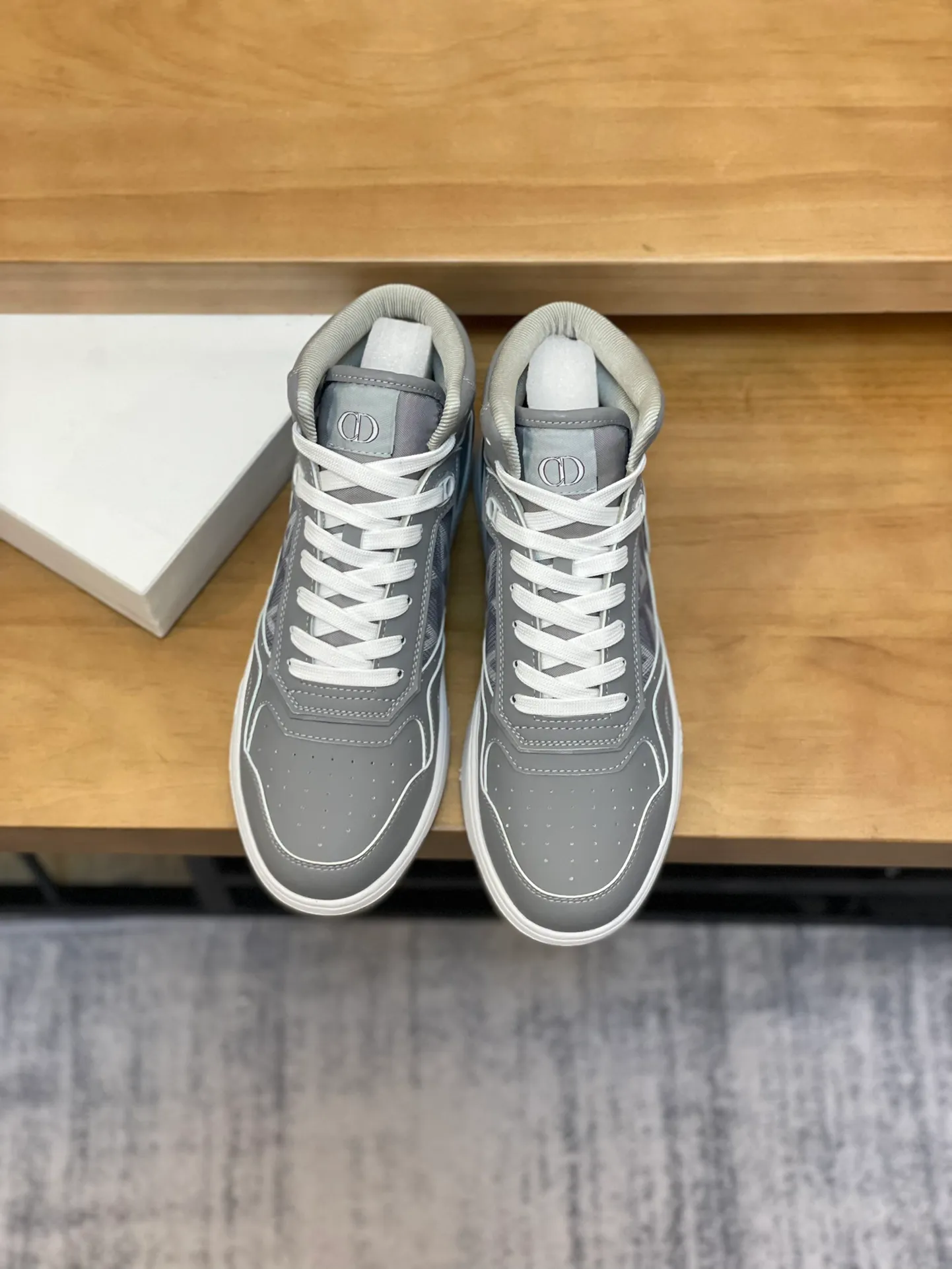 Men's shoes: 💰P460¥ Product trademark: Dior* "Dior*" high-top casual shoes Regular size: 38-44 (can be customized to 45.46) Product materials: Upper imported cowhide stitched with original fabric, breathable lining, original outsole. Number: 1006